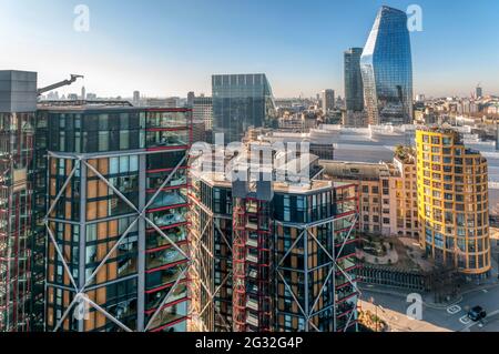 Eine erhöhte Ansicht von Neo Bankside, Bankside Lofts und dem One Blackfriars Tower auf Bankside, South London. Stockfoto