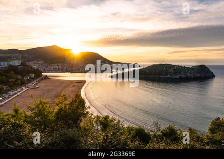 Sonnenuntergang in Lekeitio, Bizkaia; Baskenland Stockfoto