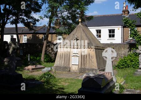 Mausoleum von Sir Richard und Lady Burton, St. Mary Magdalen Church Mortlake, London England Stockfoto