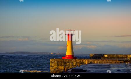 Farbenprächtiger Leuchtturm in der Kalk Bay in Kapstadt Südafrika Stockfoto