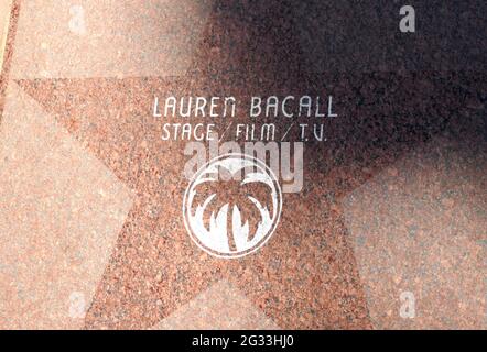 Palm Springs, Kalifornien, USA 10. Juni 2021 EINE allgemeine Sicht auf die Atmosphäre von Lauren Bacall's Star auf dem Walk of Fame in Palm Springs, Kalifornien, USA. Foto von Barry King/Alamy Stockfoto Stockfoto