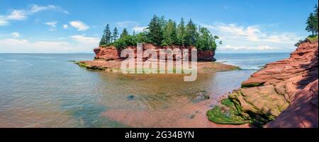 Blick auf den Burntcoat Head Park bei Flut in der Nähe von Noel, Nova Scotia. Zusammenfügen mehrerer Bilder, um ein einziges hochauflösendes Panorama zu erstellen. Stockfoto