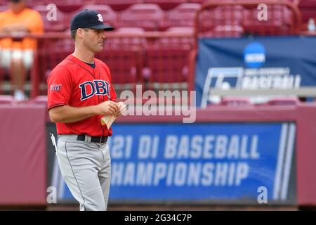 Columbia, South Carolina, USA. 13. Juni 2021. Während eines NCAA Super Regional Spiels zwischen den DBU Patriots und der University of Virginia Cavaliers in Columbia, South Carolina. (Obligatorische Gutschrift: Shane Roper/CSM). Kredit: csm/Alamy Live Nachrichten Stockfoto