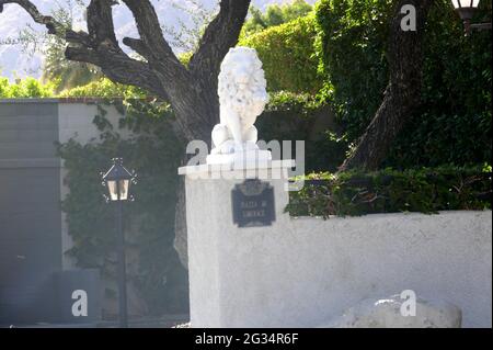 Palm Springs, Kalifornien, USA 10. Juni 2021 EINE allgemeine Sicht auf die Atmosphäre des ehemaligen Wohnhauses von Entertainer Liberace, Piazza Di Liberace, an der 1441 W. Kaweah Road in Vista Las Palmas in Palm Springs, Kalifornien, USA. Foto von Barry King/Alamy Stockfoto Stockfoto