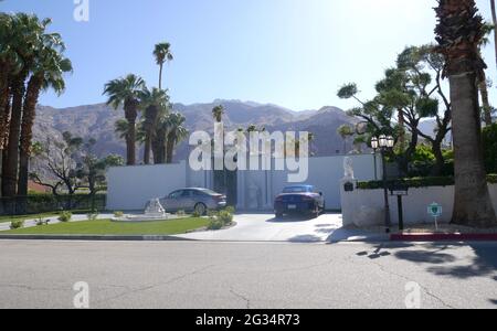 Palm Springs, Kalifornien, USA 10. Juni 2021 EINE allgemeine Sicht auf die Atmosphäre des ehemaligen Wohnhauses von Entertainer Liberace, Piazza Di Liberace, an der 1441 W. Kaweah Road in Vista Las Palmas in Palm Springs, Kalifornien, USA. Foto von Barry King/Alamy Stockfoto Stockfoto