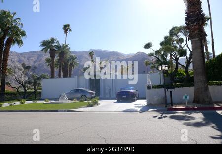 Palm Springs, Kalifornien, USA 10. Juni 2021 EINE allgemeine Sicht auf die Atmosphäre des ehemaligen Wohnhauses von Entertainer Liberace, Piazza Di Liberace, an der 1441 W. Kaweah Road in Vista Las Palmas in Palm Springs, Kalifornien, USA. Foto von Barry King/Alamy Stockfoto Stockfoto