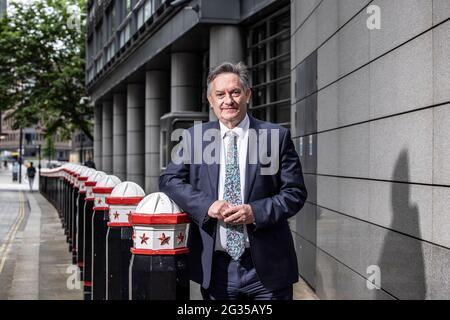 Simon McCoy, GB-Nachrichtenmoderator fotografiert hinter der Fleet Street, Central London, UK FOTO:JEFF GILBERT 11. Juni 2021 Stockfoto