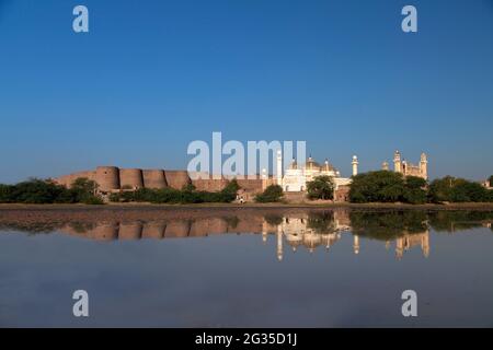 Derawar Fort, ist eine große quadratische Festung in Ahmadpur East Tehsil, Punjab, Pakistan. Etwa 130 km südlich der Stadt Bahawalpur Stockfoto