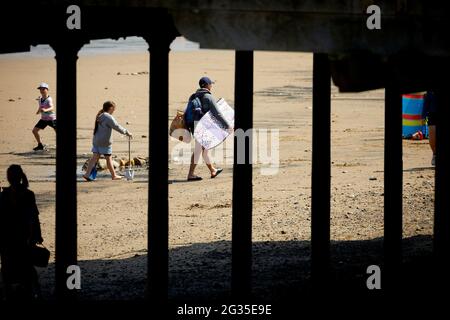 Saltburn-by-the-Sea, Küstenstadt in Redcar und Cleveland, North Yorkshire, England. John Anderson Pleasure Pier in der Nordsee Stockfoto