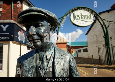 Leyland Lancashire Indoor Market und Leyland Worker Statue Stockfoto