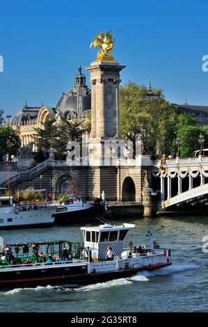 FRANKREICH, PARIS (75) 7. ARRONDISSEMENT, QUAY OF SEINE, PONT ALEXANDRE III UND PETIT PALAIS Stockfoto