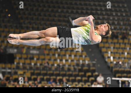 München, Deutschland. Juni 2021. Nick KLESING (GER), Action am Boden, rund um Männer. Gymnastik 2. Olympia-Qualifikation in München am 12. Juni 2021. Kredit: dpa/Alamy Live Nachrichten Stockfoto