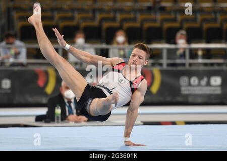 München, Deutschland. Juni 2021. Philipp HERDER (GER), Aktion am Boden, rund um Männer. Gymnastik 2. Olympia-Qualifikation in München am 12. Juni 2021. Kredit: dpa/Alamy Live Nachrichten Stockfoto