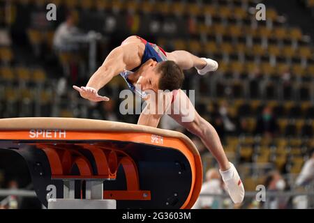 München, Deutschland. Juni 2021. Lukas DAUSER (GER), Action beim Sprung. Rund um Männer. Gymnastik 2. Olympia-Qualifikation in München am 12. Juni 2021. Kredit: dpa/Alamy Live Nachrichten Stockfoto