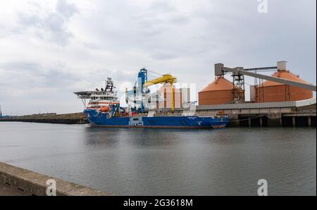 Horizon Star ein Offshore-Versorgungsschiff, das in Blyth, Northumberland, vor Anker liegt Stockfoto