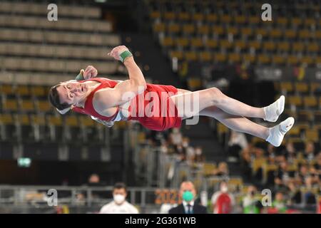 München, Deutschland. Juni 2021. Andreas TOBA (GER), Action am Boden, rund um Männer. Gymnastik 2. Olympia-Qualifikation in München am 12. Juni 2021. Kredit: dpa/Alamy Live Nachrichten Stockfoto