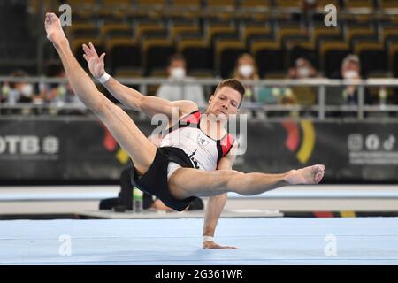 München, Deutschland. Juni 2021. Philipp HERDER (GER), Aktion am Boden, rund um Männer. Gymnastik 2. Olympia-Qualifikation in München am 12. Juni 2021. Kredit: dpa/Alamy Live Nachrichten Stockfoto