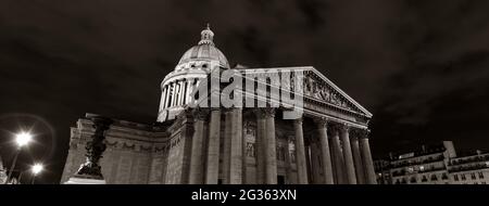 FRANKREICH. PARIS (75) PANTHEON. MONUMENT FRONT IN DER NACHT. Stockfoto