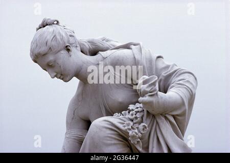 FRANKREICH. OISE (60) STATUE IN DEN GÄRTEN VON SCHLOSS CHANTILLY Stockfoto