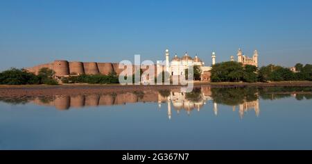 Derawar Fort, ist eine große quadratische Festung in Ahmadpur East Tehsil, Punjab, Pakistan. Etwa 130 km südlich der Stadt Bahawalpur Stockfoto