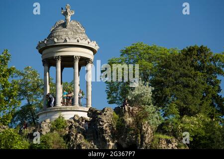 FRANKREICH PARIS (75) 19. BEZIRK, TEMPEL DER SIBYL AM BUTTES CHAUMONT GARTEN Stockfoto