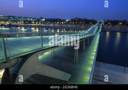 FRANKREICH PARIS (75) 12 UND 13 TH DISTRICT, SIMONE DE BEAUVOIR FUSSGÄNGERBRÜCKE VOM ARCHITEKTEN DIETMAR FEICHTINGER Stockfoto