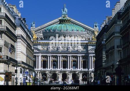 FRANKREICH PARIS (75) 9. ARRONDISSEMENT, DIE OPÉRA GARNIER VON DER AVENUE OF THE OPERA MONDE CALENDRIERS 2017 : INDISPONIBLE Stockfoto