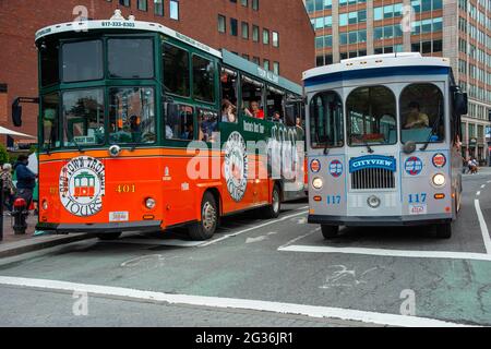 Old Town Trolley Hop On Hop Off Sightseeing Tour Bus in der historischen Altstadt von Boston, Massachusetts, USA Stockfoto