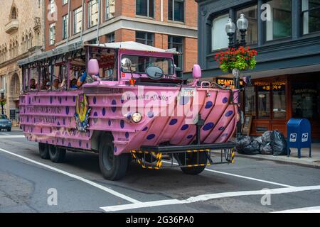 Boston Duck Tours Amphibious Tour Bus Hop on Hop off Sightseeing Tour Bus in der historischen Altstadt, Boston, Massachusetts, USA Stockfoto