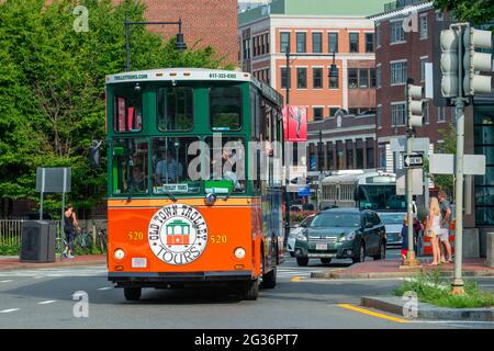 Old Town Trolley Hop On Hop Off Sightseeing Tour Bus in der historischen Altstadt von Boston, Massachusetts, USA Stockfoto