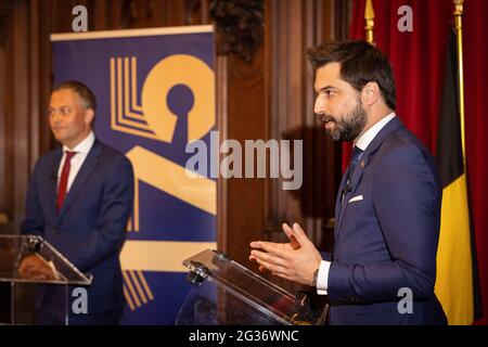 Egbert Lachaert und GEORGES-Louis Bouchez, Vorsitzender DER Open VLD, während der Feier zum 175. Jahrestag der belgischen liberalen Parteien Stockfoto