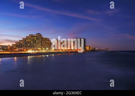 Nächtliche Skyline von Dayona Beach in Florida, USA Stockfoto