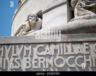 Mausoleum von Antonio Bernocchi von Giannino Castiglioni, das den Kreuzweg Jesu auf dem Cimitero Monumentale („monumentaler Friedhof“) in Mi darstellt Stockfoto