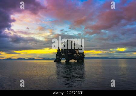 Sonnenuntergang am Hvítserkur Basalt im Norden Island Stack Stockfoto