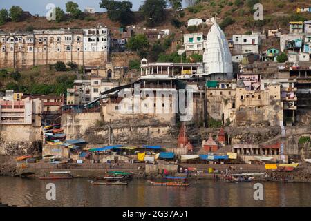 Shri Omkar Mandhata Tempel auf dem Narmada Fluss bei Omkareshwar, Madhya Pradesh, ist Shiva gewidmet. Stockfoto