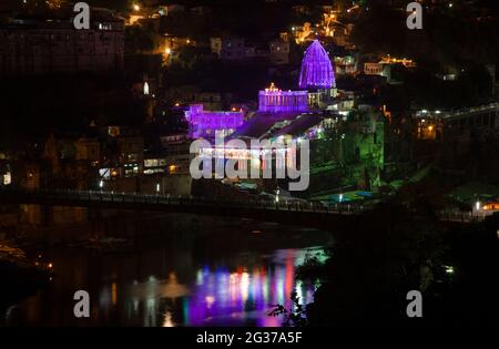 Shri Omkar Mandhata Tempel auf dem Narmada Fluss bei Omkareshwar, Madhya Pradesh, ist Shiva gewidmet. Stockfoto