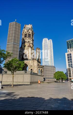 Kaiser-Wilhelm-Gedächtniskirche und Hochhaus im oberen Westen, Berlin, Deutschland Stockfoto