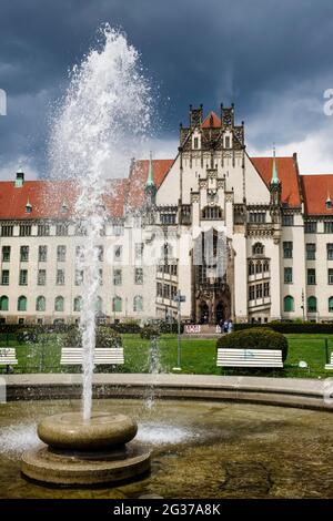 Brunnen vor dem Amtsgericht Wedding, Berlin, Deutschland Stockfoto