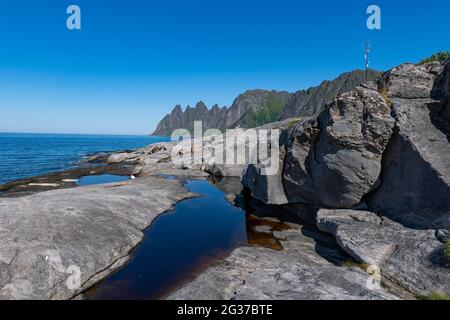 Felsige Gipfel, Senja, Senja Panoramastraße, Norwegen Stockfoto