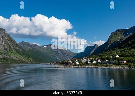 Das Dorf Gryllefjord, Gryllefjord, Senja, Senja Panoramastraße, Norwegen Stockfoto