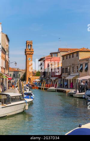 Rio del Vetrai-Kanal, Glockenturm St. Stefano, Murano, Venedig, Venetien, Italien Stockfoto