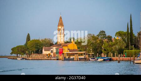 Kirche San Michele Arcangelo, Insel Burano, Venedig, Venetien, Italien Stockfoto