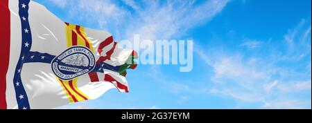 Flagge von Tampa, Florida bei bewölktem Himmel im Hintergrund bei Sonnenuntergang, Panoramablick. Patriotisches Konzept über Tampa, Florida und Platz zum Kopieren für ein breites Banner. 3d i Stockfoto