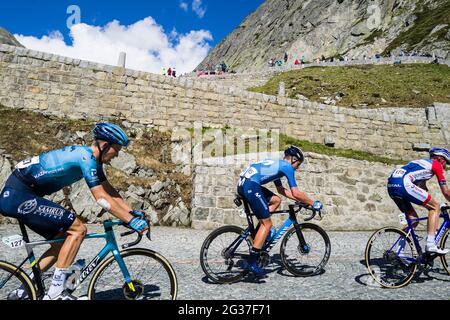 Schweiz, Tour de Suisse, Gotthardpass (Tremola) - Jonas Greegaard, Johan Jacobs, Victor De La Parte Stockfoto