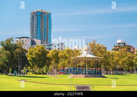 Adelaide Stadt Rotunde im Elder Park an einem hellen Tag Stockfoto