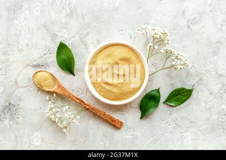 Körperpflege Ton Kosmetik - Pulver und Maske. Draufsicht Stockfoto