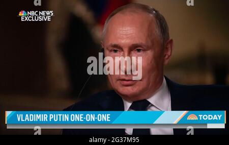 14. Juni 2021, Moskau, Russland - vor seinen Gesprächen am Mittwoch mit Präsident Joe Biden setzt sich der russische Präsident WLADIMIR PUTIN zu einem Interview mit Keir Simmons von NBC zusammen. (Bild: © NBC News/ZUMA Wire) Stockfoto