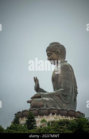 Der Tian Tan Buddha („der große Buddha“) auf der Insel Lantau, Hongkong Stockfoto