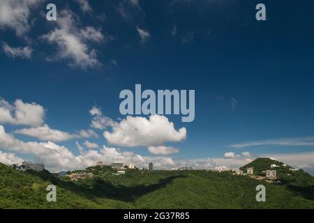 Luxuswohnungen entlang der Mount Kellett Road, südlich von Victoria Peak, Hong Kong Island Stockfoto