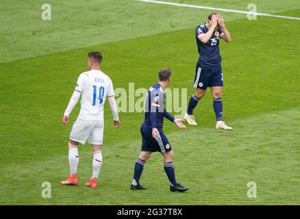 Der schottische James Forrest reagiert nach einem beinahe-Fehlspiel während des UEFA Euro 2020 Gruppe D-Spiels im Hampden Park, Glasgow. Bilddatum: Montag, 14. Juni 2021. Stockfoto